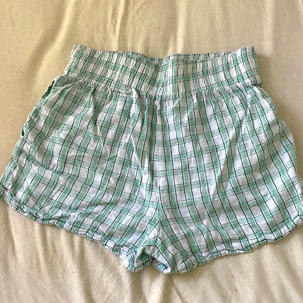 Glassons detailed shorts- size 8